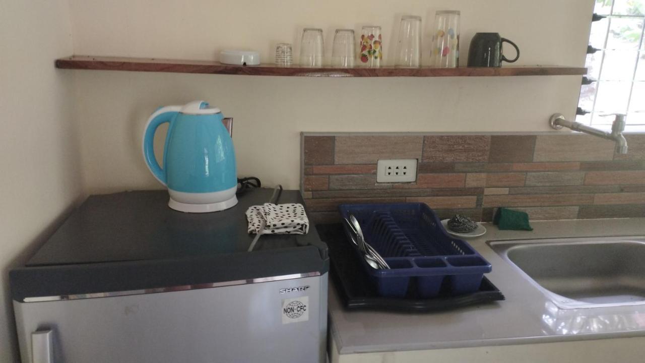 Acacia'S Cottages With Starlink Wifi มัมบาเฮา ภายนอก รูปภาพ