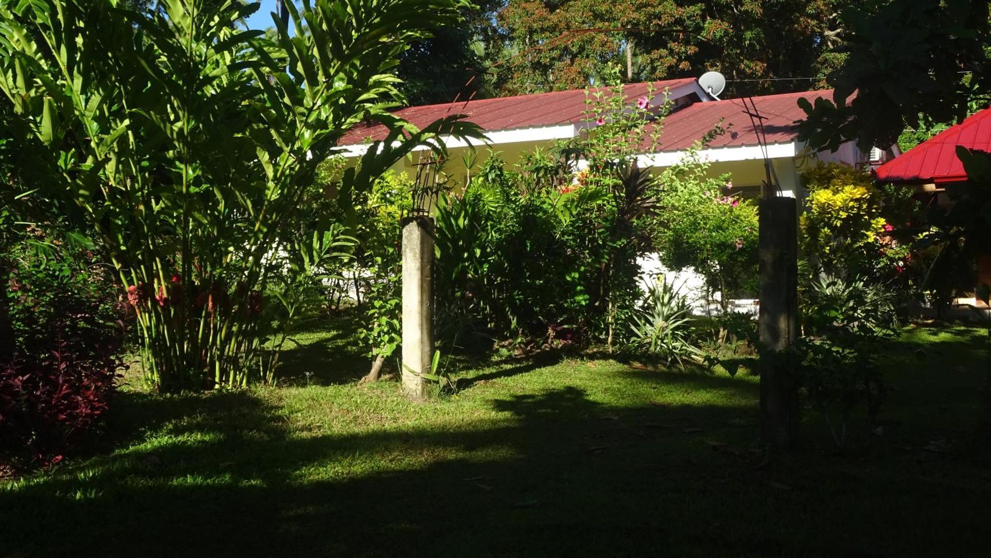 Acacia'S Cottages With Starlink Wifi มัมบาเฮา ภายนอก รูปภาพ