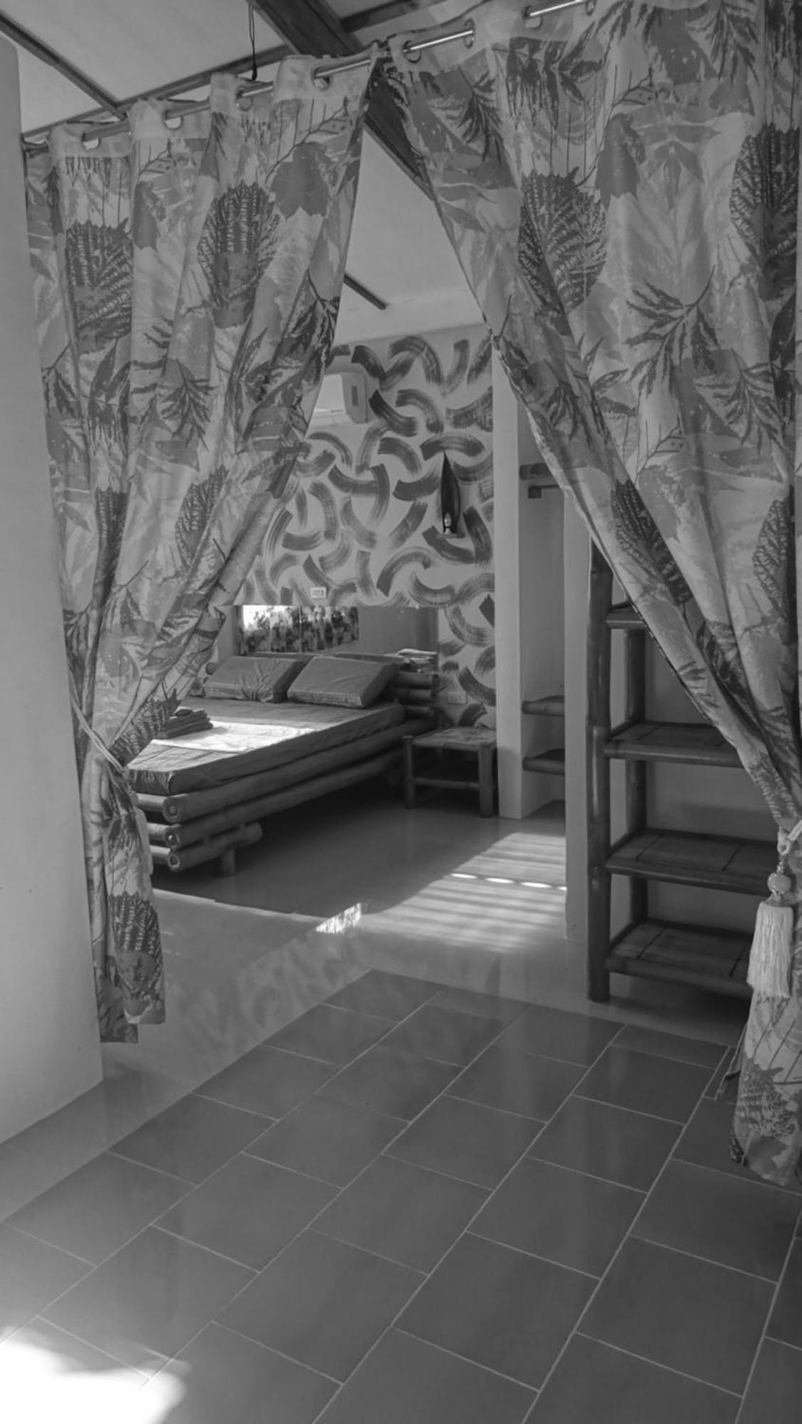 Acacia'S Cottages With Starlink Wifi มัมบาเฮา ภายนอก รูปภาพ